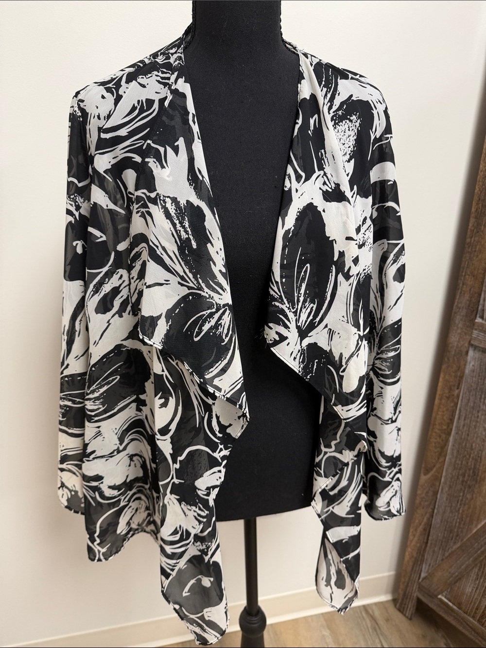 Women's Black & White Floral Draped Open Front Cardigan